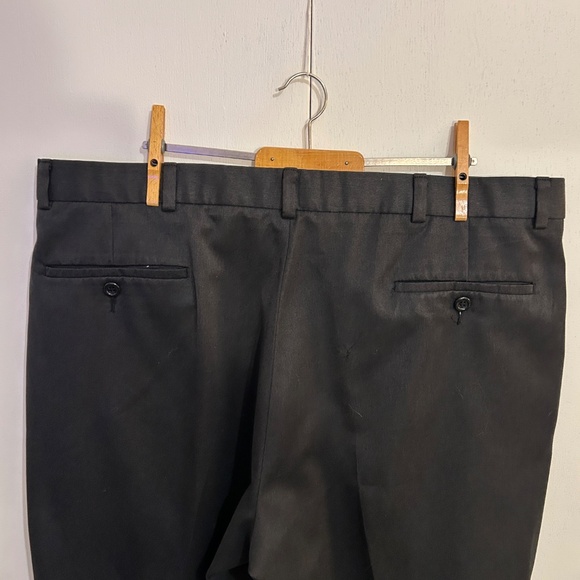 Men's Dress Pants - Exact a Dockers Brand Black, Cuffed, Pleated Size 40x30 - Picture 7 of 10